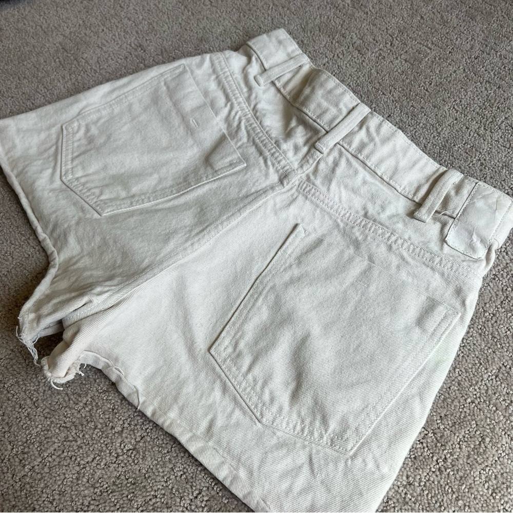Zara High-Waisted Raw Hem Denim Shorts - Picture 4 of 8
